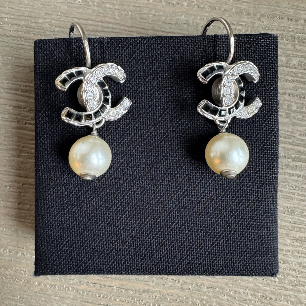 AUTHENTIC CHANEL CC LOGO PEARL RHINESTONE DROP EARRINGS